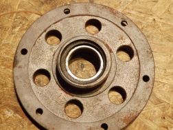 Pressure flange for coupling for thrust bearing 51106, old version made of steel.Fits on late ES 250/0 model